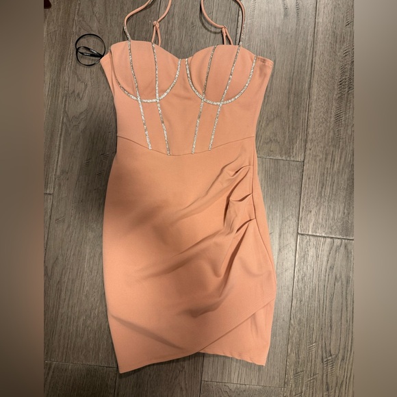 Forever 21 Dresses & Skirts - Elegant Peach Strapless Dress